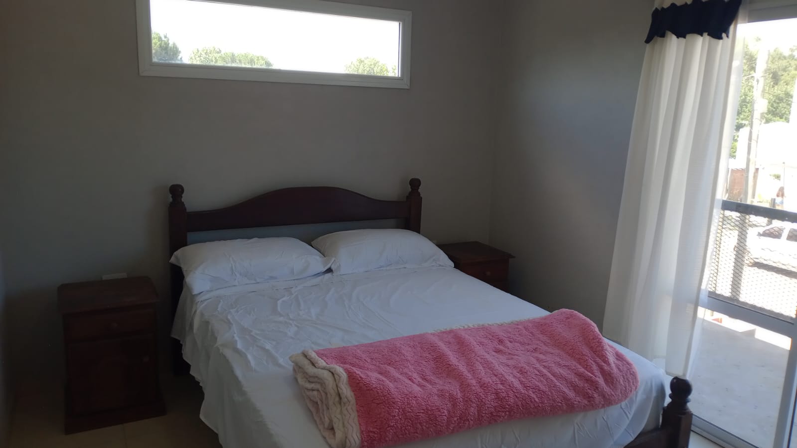 Mesada de la cocina, con bacha, agua fria y caliente, cocina completa